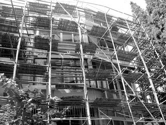 完工后脚手架“搭足架子”现象分析